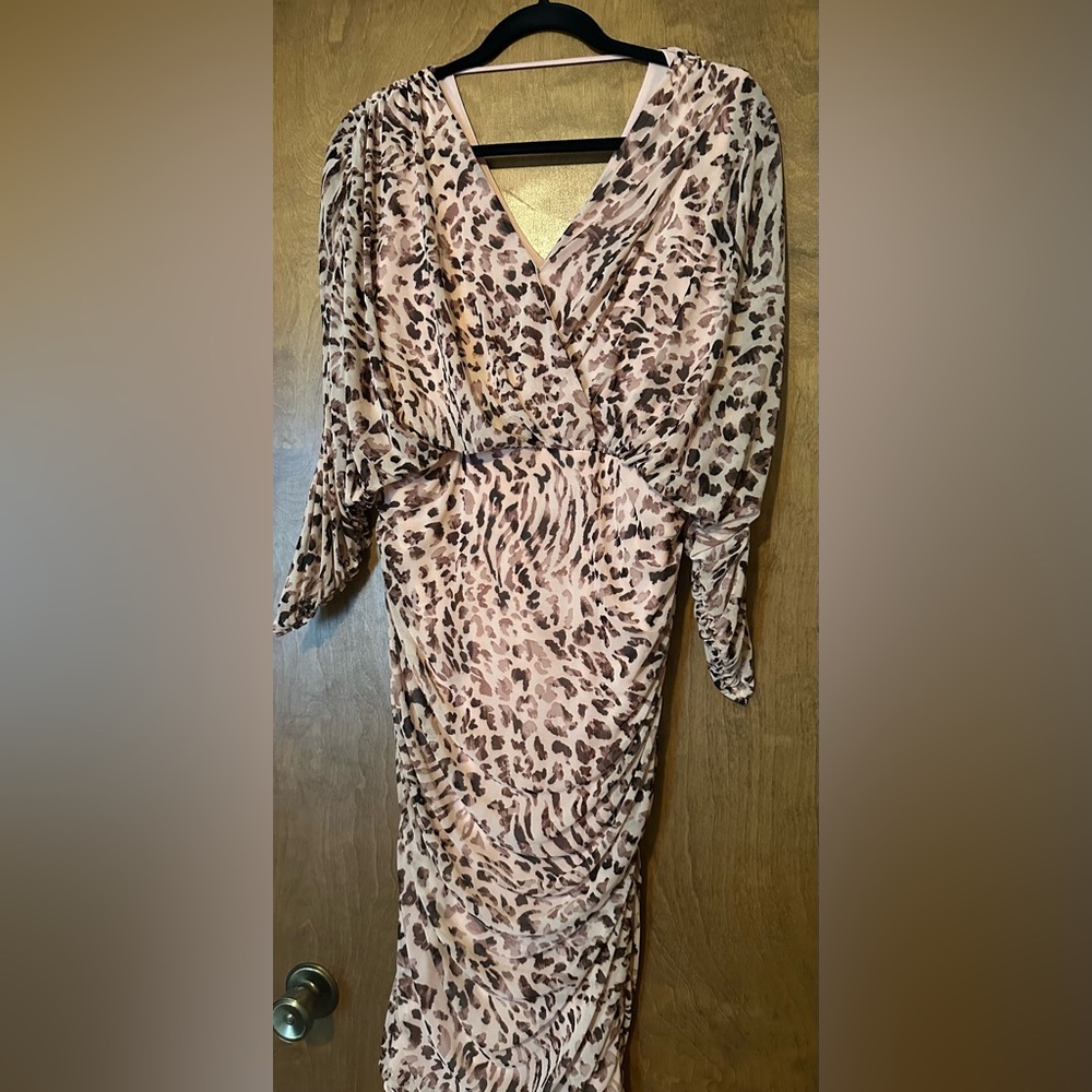 Beautiful Venus dress size L NWOT